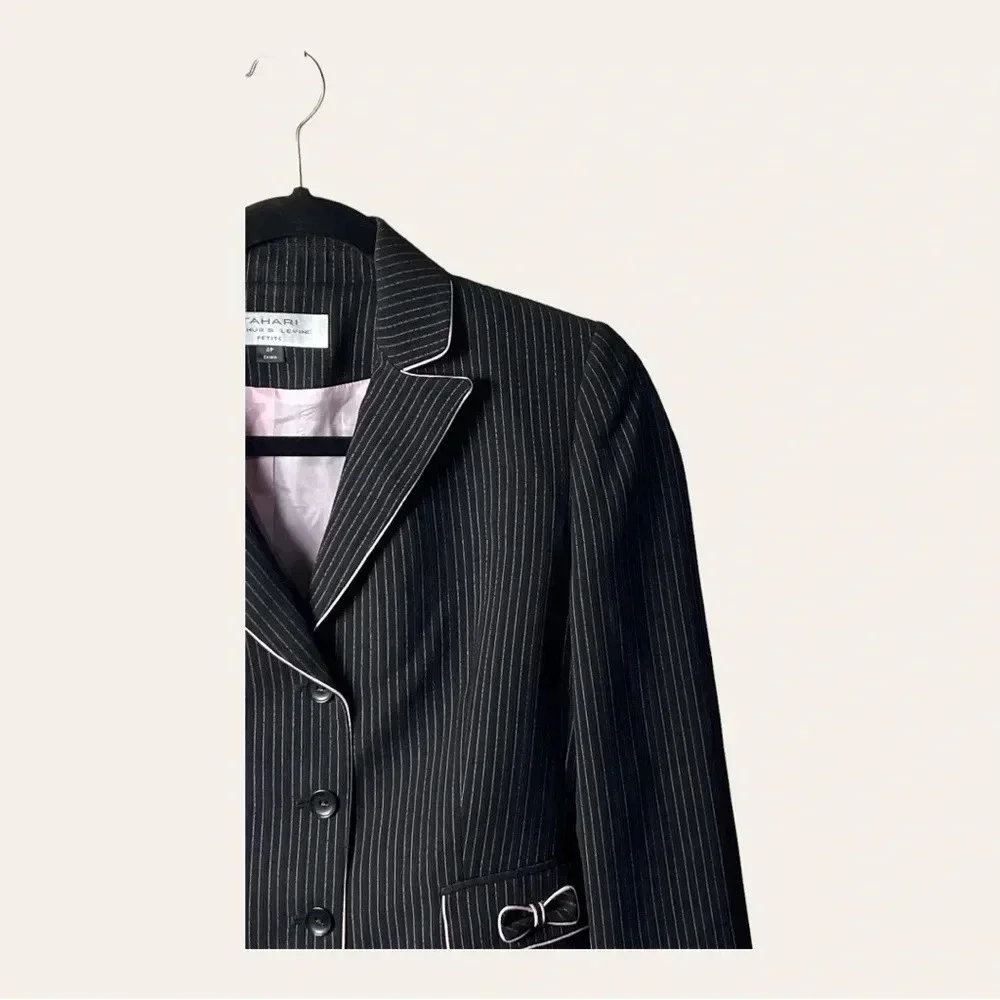 1102. TAHARI ARTHUR S. LEVINE BLAZER PIN STRIPE BACK AND PINK SIZE‎ 4P